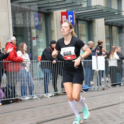 05.10.2025 - 20. swb-Marathon Bremen Strokosch-Dieckow http://msf.ph/oto/9294808 05.10.2025 12:51:54 Ziel 838, 900, 1000, 1034, 1360, 2000, 5423, 9080, 838, 900, 1000, 1034, 1360, 2000, 5423, 9080 meine-sportfotos.de