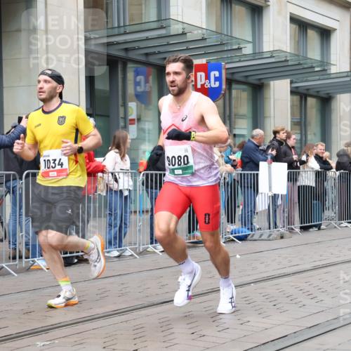 05.10.2025 - 20. swb-Marathon Bremen Strokosch-Dieckow http://msf.ph/oto/9294827 05.10.2025 12:51:59 Ziel 900, 1000, 1034, 1360, 2000, 5423, 9080, 900, 1000, 1034, 1360, 2000, 5423, 9080 meine-sportfotos.de