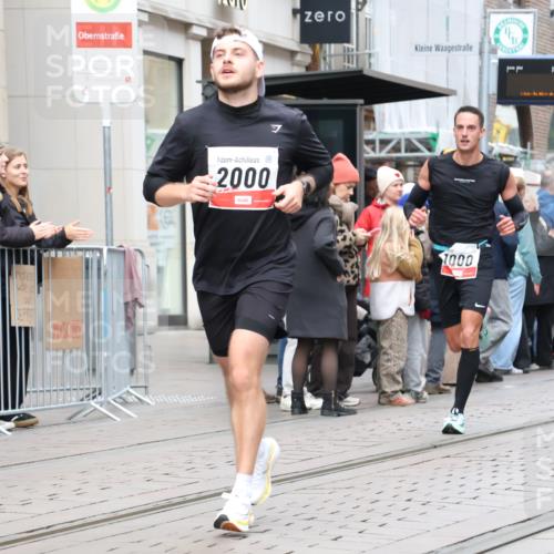 05.10.2025 - 20. swb-Marathon Bremen Strokosch-Dieckow http://msf.ph/oto/9294832 05.10.2025 12:52:08 Ziel 1000, 2000, 1000, 2000 meine-sportfotos.de