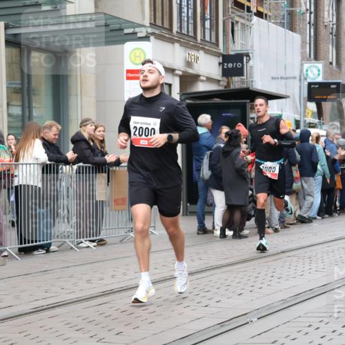 05.10.2025 - 20. swb-Marathon Bremen Strokosch-Dieckow http://msf.ph/oto/9294834 05.10.2025 12:52:09 Ziel 1000, 2000, 1000, 2000 meine-sportfotos.de