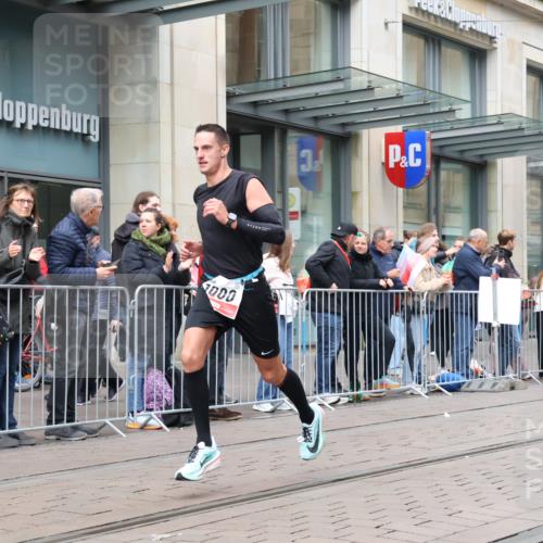 05.10.2025 - 20. swb-Marathon Bremen Strokosch-Dieckow http://msf.ph/oto/9294849 05.10.2025 12:52:11 Ziel 1000, 2000, 7266, 1000, 2000, 7266 meine-sportfotos.de