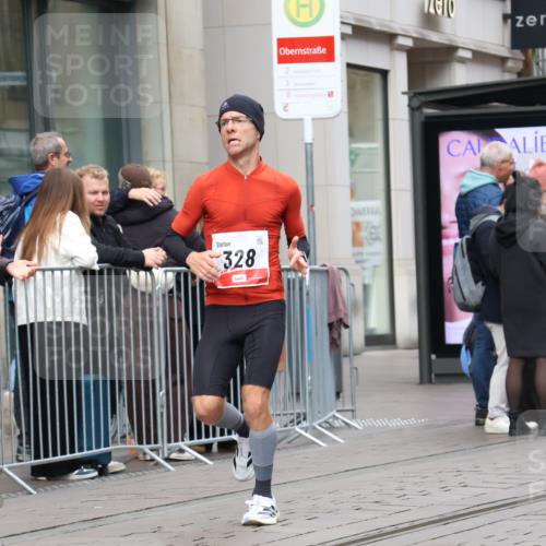 05.10.2025 - 20. swb-Marathon Bremen Strokosch-Dieckow http://msf.ph/oto/9294882 05.10.2025 12:52:52 Ziel 328, 1444, 6541, 328, 1444, 6541 meine-sportfotos.de