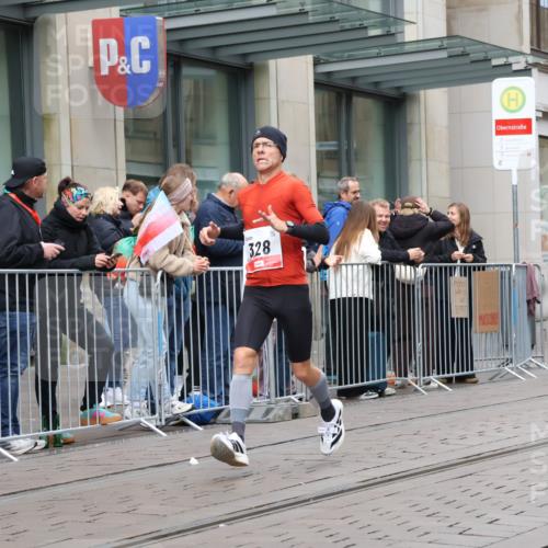 05.10.2025 - 20. swb-Marathon Bremen Strokosch-Dieckow http://msf.ph/oto/9294890 05.10.2025 12:52:53 Ziel 328, 925, 1444, 6541, 328, 925, 1444, 6541 meine-sportfotos.de