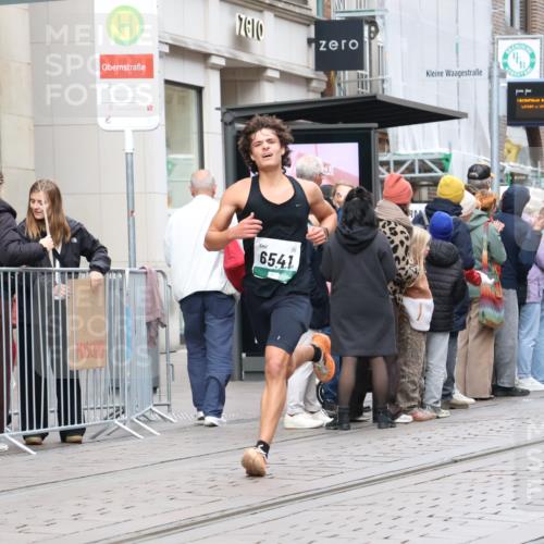 05.10.2025 - 20. swb-Marathon Bremen Strokosch-Dieckow http://msf.ph/oto/9294906 05.10.2025 12:53:00 Ziel 328, 925, 1444, 2940, 3975, 5074, 6541, 328, 925, 1444, 2940, 3975, 5074, 6541 meine-sportfotos.de