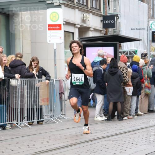 05.10.2025 - 20. swb-Marathon Bremen Strokosch-Dieckow http://msf.ph/oto/9294910 05.10.2025 12:53:00 Ziel 328, 925, 1444, 2940, 3975, 5074, 6541, 328, 925, 1444, 2940, 3975, 5074, 6541 meine-sportfotos.de