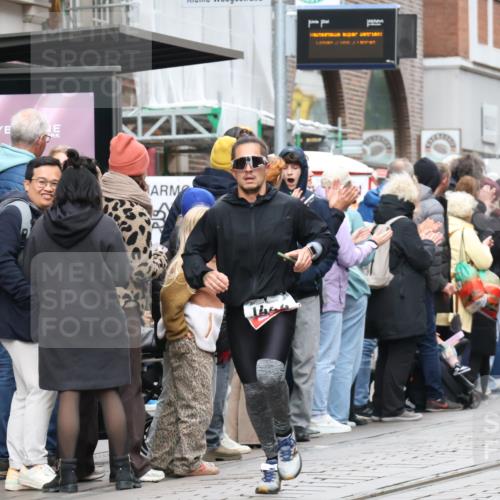 05.10.2025 - 20. swb-Marathon Bremen Strokosch-Dieckow http://msf.ph/oto/9294935 05.10.2025 12:53:04 Ziel 925, 1444, 1665, 2940, 3975, 5074, 6541, 925, 1444, 1665, 2940, 3975, 5074, 6541 meine-sportfotos.de