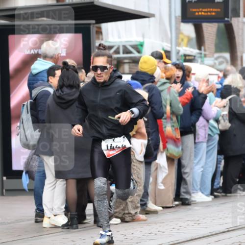 05.10.2025 - 20. swb-Marathon Bremen Strokosch-Dieckow http://msf.ph/oto/9294939 05.10.2025 12:53:05 Ziel 925, 1221, 1444, 1665, 2940, 3975, 5074, 8341, 925, 1221, 1444, 1665, 2940, 3975, 5074, 8341 meine-sportfotos.de