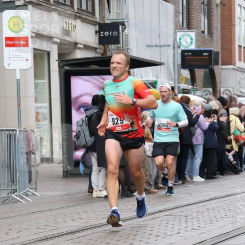 05.10.2025 - 20. swb-Marathon Bremen Strokosch-Dieckow http://msf.ph/oto/9294974 05.10.2025 12:53:11 Ziel 650, 925, 1221, 1444, 1665, 2940, 3975, 5074, 8341, 650, 925, 1221, 1444, 1665, 2940, 3975, 5074, 8341 meine-sportfotos.de