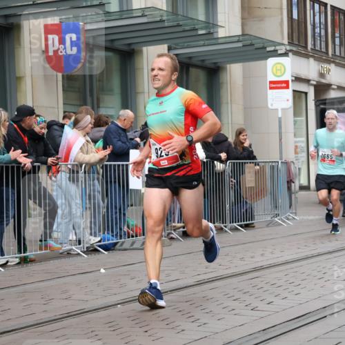 05.10.2025 - 20. swb-Marathon Bremen Strokosch-Dieckow http://msf.ph/oto/9294993 05.10.2025 12:53:12 Ziel 650, 925, 1221, 1444, 1665, 2940, 3975, 5074, 8341, 650, 925, 1221, 1444, 1665, 2940, 3975, 5074, 8341 meine-sportfotos.de