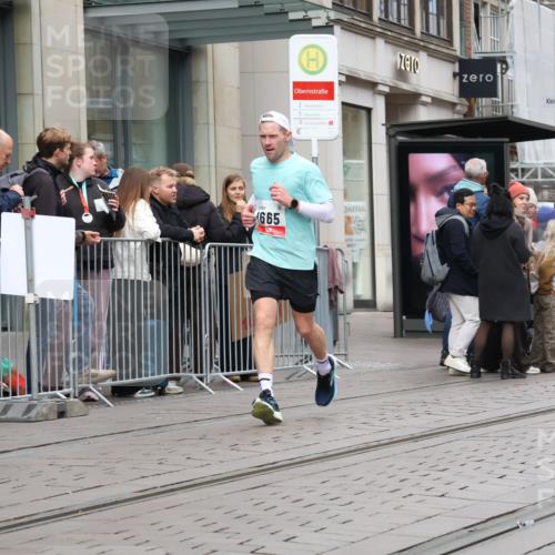 05.10.2025 - 20. swb-Marathon Bremen Strokosch-Dieckow http://msf.ph/oto/9294998 05.10.2025 12:53:13 Ziel 650, 925, 1221, 1665, 2940, 3975, 5074, 8341, 650, 925, 1221, 1665, 2940, 3975, 5074, 8341 meine-sportfotos.de