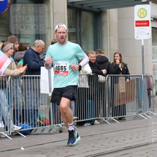 05.10.2025 - 20. swb-Marathon Bremen Strokosch-Dieckow http://msf.ph/oto/9295007 05.10.2025 12:53:14 Ziel 650, 925, 1221, 1665, 2940, 3975, 5074, 8341, 650, 925, 1221, 1665, 2940, 3975, 5074, 8341 meine-sportfotos.de