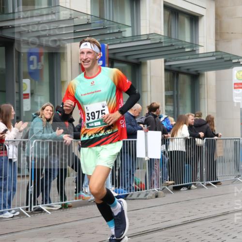 05.10.2025 - 20. swb-Marathon Bremen Strokosch-Dieckow http://msf.ph/oto/9295023 05.10.2025 12:53:16 Ziel 650, 925, 1221, 1665, 2940, 3975, 5074, 8341, 650, 925, 1221, 1665, 2940, 3975, 5074, 8341 meine-sportfotos.de