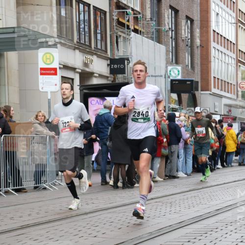 05.10.2025 - 20. swb-Marathon Bremen Strokosch-Dieckow http://msf.ph/oto/9295025 05.10.2025 12:53:22 Ziel 121, 482, 650, 850, 1221, 1665, 2940, 8341, 121, 482, 650, 850, 1221, 1665, 2940, 8341 meine-sportfotos.de