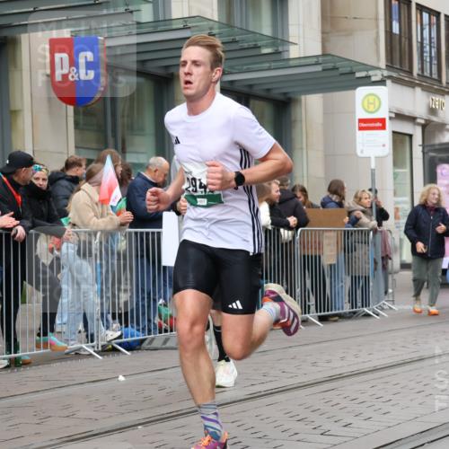 05.10.2025 - 20. swb-Marathon Bremen Strokosch-Dieckow http://msf.ph/oto/9295036 05.10.2025 12:53:23 Ziel 121, 482, 650, 850, 1221, 1665, 2940, 8341, 121, 482, 650, 850, 1221, 1665, 2940, 8341 meine-sportfotos.de