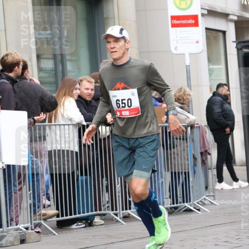 05.10.2025 - 20. swb-Marathon Bremen Strokosch-Dieckow http://msf.ph/oto/9295039 05.10.2025 12:53:25 Ziel 121, 482, 650, 850, 1221, 1665, 2940, 8341, 121, 482, 650, 850, 1221, 1665, 2940, 8341 meine-sportfotos.de