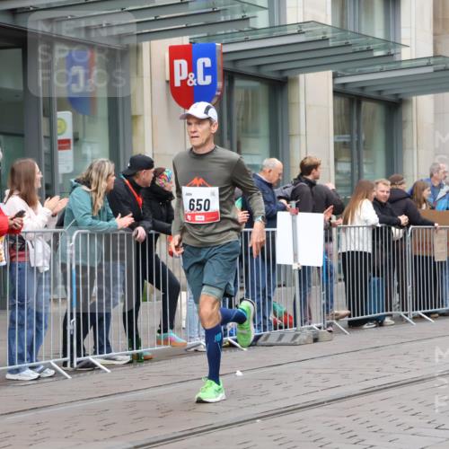 05.10.2025 - 20. swb-Marathon Bremen Strokosch-Dieckow http://msf.ph/oto/9295046 05.10.2025 12:53:26 Ziel 121, 482, 650, 850, 1221, 1665, 8341, 121, 482, 650, 850, 1221, 1665, 8341 meine-sportfotos.de
