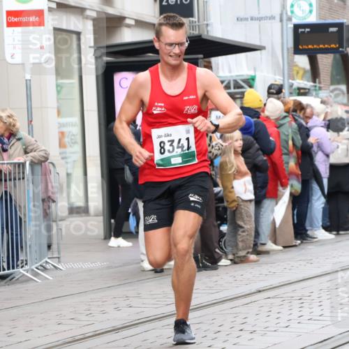 05.10.2025 - 20. swb-Marathon Bremen Strokosch-Dieckow http://msf.ph/oto/9295048 05.10.2025 12:53:27 Ziel 121, 482, 650, 850, 1221, 1640, 8341, 121, 482, 650, 850, 1221, 1640, 8341 meine-sportfotos.de