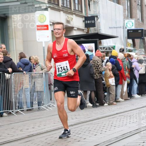 05.10.2025 - 20. swb-Marathon Bremen Strokosch-Dieckow http://msf.ph/oto/9295052 05.10.2025 12:53:28 Ziel 121, 482, 650, 850, 870, 1221, 1640, 8341, 121, 482, 650, 850, 870, 1221, 1640, 8341 meine-sportfotos.de