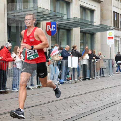 05.10.2025 - 20. swb-Marathon Bremen Strokosch-Dieckow http://msf.ph/oto/9295067 05.10.2025 12:53:29 Ziel 121, 482, 650, 850, 870, 1221, 1640, 8341, 121, 482, 650, 850, 870, 1221, 1640, 8341 meine-sportfotos.de