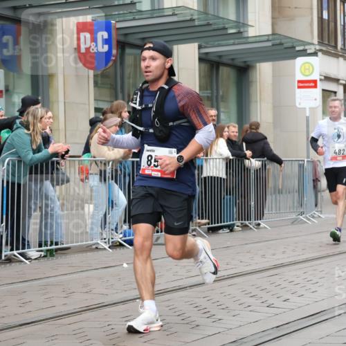 05.10.2025 - 20. swb-Marathon Bremen Strokosch-Dieckow http://msf.ph/oto/9295089 05.10.2025 12:53:40 Ziel 121, 482, 850, 870, 993, 1640, 121, 482, 850, 870, 993, 1640 meine-sportfotos.de