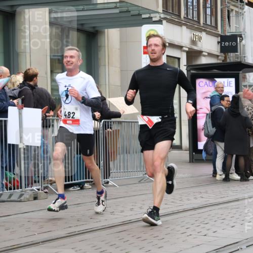 05.10.2025 - 20. swb-Marathon Bremen Strokosch-Dieckow http://msf.ph/oto/9295097 05.10.2025 12:53:41 Ziel 121, 482, 850, 870, 993, 1640, 9082, 121, 482, 850, 870, 993, 1640, 9082 meine-sportfotos.de