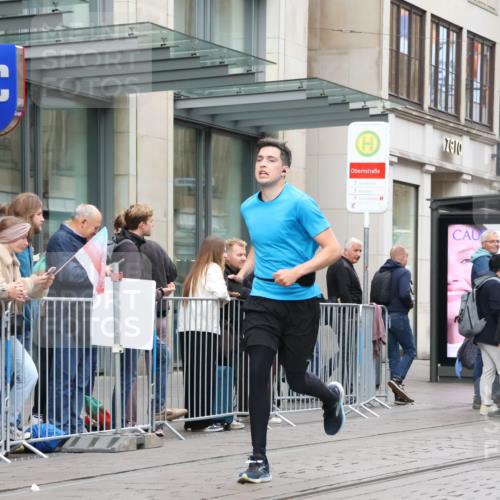 05.10.2025 - 20. swb-Marathon Bremen Strokosch-Dieckow http://msf.ph/oto/9295116 05.10.2025 12:53:45 Ziel 121, 482, 850, 870, 993, 1640, 9082, 121, 482, 850, 870, 993, 1640, 9082 meine-sportfotos.de