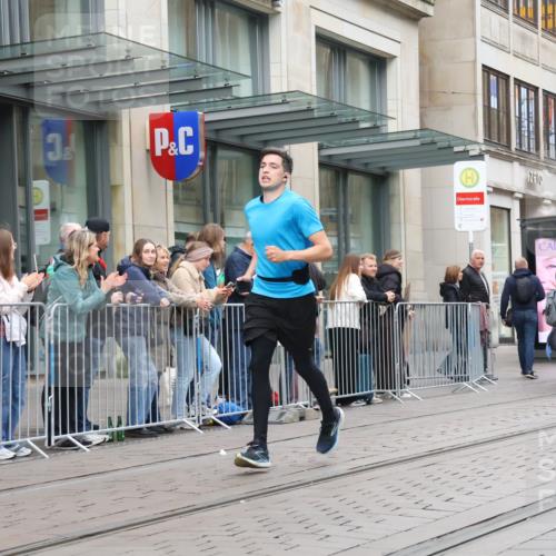 05.10.2025 - 20. swb-Marathon Bremen Strokosch-Dieckow http://msf.ph/oto/9295125 05.10.2025 12:53:45 Ziel 121, 482, 850, 870, 993, 1640, 9082, 121, 482, 850, 870, 993, 1640, 9082 meine-sportfotos.de