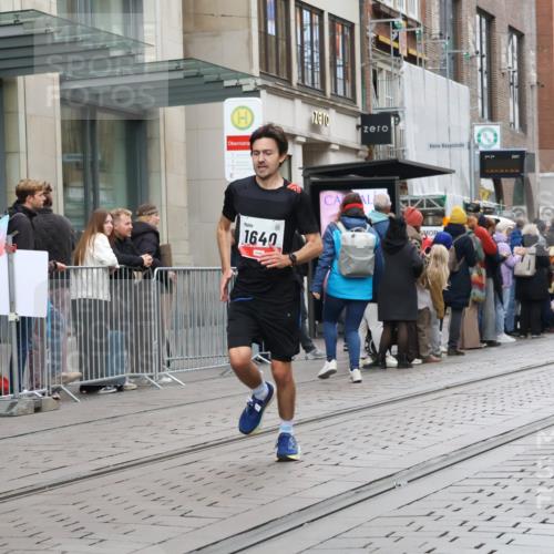 05.10.2025 - 20. swb-Marathon Bremen Strokosch-Dieckow http://msf.ph/oto/9295136 05.10.2025 12:53:47 Ziel 870, 993, 1640, 9082, 870, 993, 1640, 9082 meine-sportfotos.de
