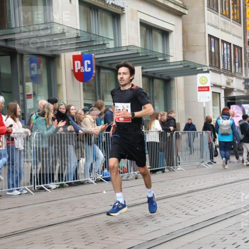 05.10.2025 - 20. swb-Marathon Bremen Strokosch-Dieckow http://msf.ph/oto/9295145 05.10.2025 12:53:47 Ziel 870, 993, 1640, 9082, 870, 993, 1640, 9082 meine-sportfotos.de