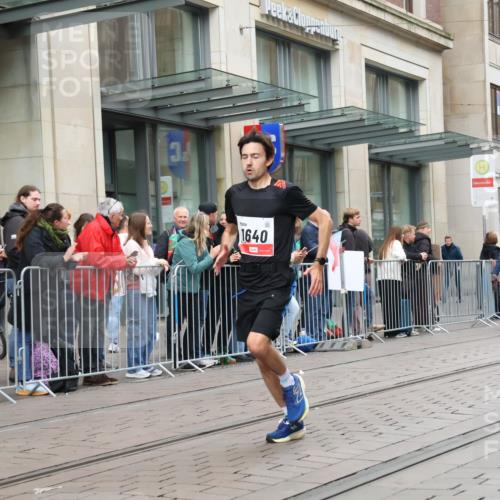 05.10.2025 - 20. swb-Marathon Bremen Strokosch-Dieckow http://msf.ph/oto/9295148 05.10.2025 12:53:48 Ziel 870, 993, 1640, 9082, 870, 993, 1640, 9082 meine-sportfotos.de