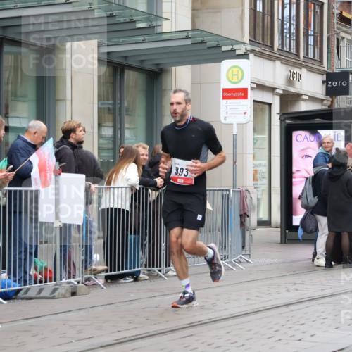 05.10.2025 - 20. swb-Marathon Bremen Strokosch-Dieckow http://msf.ph/oto/9295155 05.10.2025 12:53:52 Ziel 870, 993, 1640, 1889, 9082, 870, 993, 1640, 1889, 9082 meine-sportfotos.de