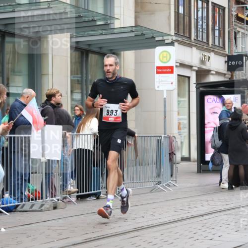 05.10.2025 - 20. swb-Marathon Bremen Strokosch-Dieckow http://msf.ph/oto/9295158 05.10.2025 12:53:52 Ziel 870, 993, 1640, 1889, 9082, 870, 993, 1640, 1889, 9082 meine-sportfotos.de