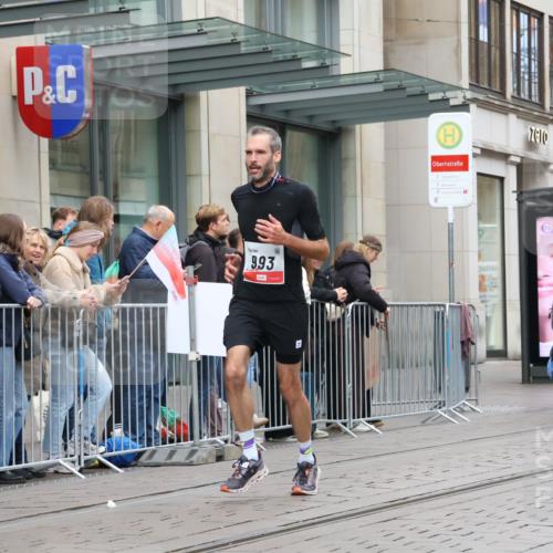 05.10.2025 - 20. swb-Marathon Bremen Strokosch-Dieckow http://msf.ph/oto/9295161 05.10.2025 12:53:52 Ziel 870, 993, 1640, 1889, 9082, 870, 993, 1640, 1889, 9082 meine-sportfotos.de
