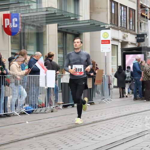 05.10.2025 - 20. swb-Marathon Bremen Strokosch-Dieckow http://msf.ph/oto/9295205 05.10.2025 12:54:04 Ziel 1889, 2129, 5240, 9082, 1889, 2129, 5240, 9082 meine-sportfotos.de
