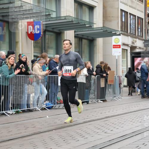 05.10.2025 - 20. swb-Marathon Bremen Strokosch-Dieckow http://msf.ph/oto/9295207 05.10.2025 12:54:05 Ziel 1889, 2129, 5240, 9082, 1889, 2129, 5240, 9082 meine-sportfotos.de
