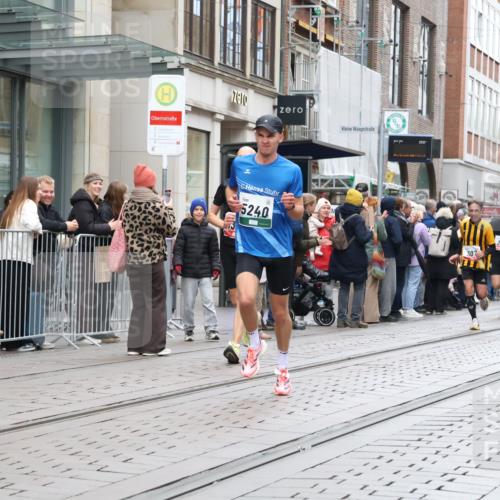 05.10.2025 - 20. swb-Marathon Bremen Strokosch-Dieckow http://msf.ph/oto/9295243 05.10.2025 12:54:21 Ziel 307, 343, 673, 1338, 1837, 1849, 5240, 7999, 307, 343, 673, 1338, 1837, 1849, 5240, 7999 meine-sportfotos.de