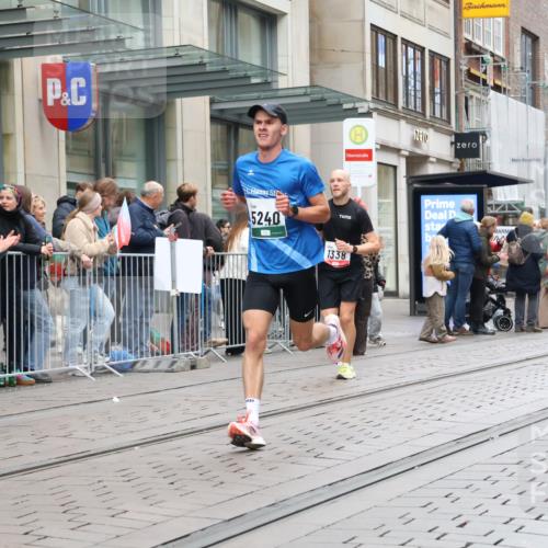 05.10.2025 - 20. swb-Marathon Bremen Strokosch-Dieckow http://msf.ph/oto/9295254 05.10.2025 12:54:22 Ziel 307, 343, 673, 1338, 1837, 1849, 5240, 7999, 307, 343, 673, 1338, 1837, 1849, 5240, 7999 meine-sportfotos.de