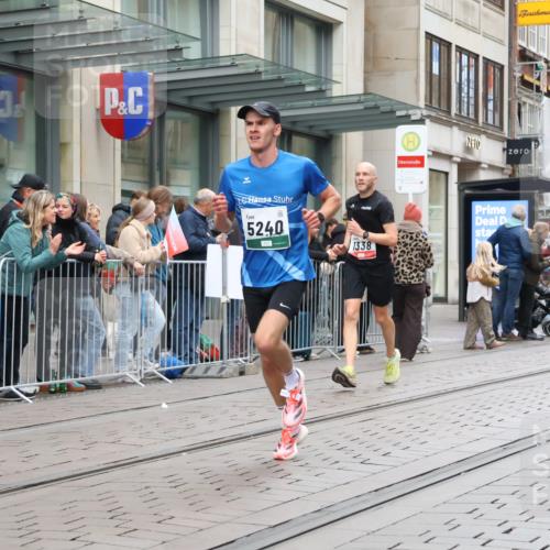 05.10.2025 - 20. swb-Marathon Bremen Strokosch-Dieckow http://msf.ph/oto/9295258 05.10.2025 12:54:22 Ziel 307, 343, 673, 1338, 1837, 1849, 5240, 7999, 307, 343, 673, 1338, 1837, 1849, 5240, 7999 meine-sportfotos.de