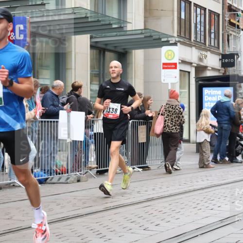 05.10.2025 - 20. swb-Marathon Bremen Strokosch-Dieckow http://msf.ph/oto/9295400 05.10.2025 12:54:22 Ziel 307, 343, 673, 1338, 1837, 1849, 5240, 7999, 307, 343, 673, 1338, 1837, 1849, 5240, 7999 meine-sportfotos.de