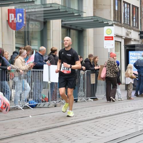 05.10.2025 - 20. swb-Marathon Bremen Strokosch-Dieckow http://msf.ph/oto/9295403 05.10.2025 12:54:23 Ziel 307, 343, 673, 1338, 1837, 1849, 5240, 7999, 307, 343, 673, 1338, 1837, 1849, 5240, 7999 meine-sportfotos.de