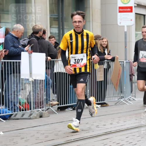 05.10.2025 - 20. swb-Marathon Bremen Strokosch-Dieckow http://msf.ph/oto/9295422 05.10.2025 12:54:25 Ziel 298, 307, 343, 673, 1338, 1837, 1849, 5240, 7551, 7999, 298, 307, 343, 673, 1338, 1837, 1849, 5240, 7551, 7999 meine-sportfotos.de