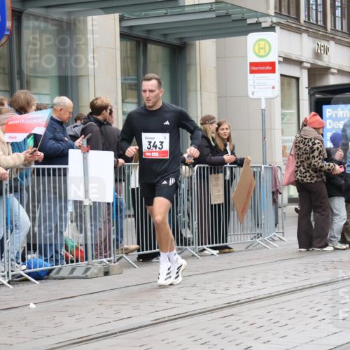 05.10.2025 - 20. swb-Marathon Bremen Strokosch-Dieckow http://msf.ph/oto/9295432 05.10.2025 12:54:26 Ziel 298, 307, 343, 508, 673, 1338, 1837, 1849, 5240, 7551, 7999, 298, 307, 343, 508, 673, 1338, 1837, 1849, 5240, 7551, 7999 meine-sportfotos.de
