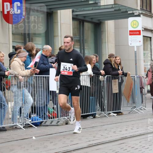 05.10.2025 - 20. swb-Marathon Bremen Strokosch-Dieckow http://msf.ph/oto/9295434 05.10.2025 12:54:26 Ziel 298, 307, 343, 508, 673, 1338, 1837, 1849, 5240, 7551, 7999, 298, 307, 343, 508, 673, 1338, 1837, 1849, 5240, 7551, 7999 meine-sportfotos.de