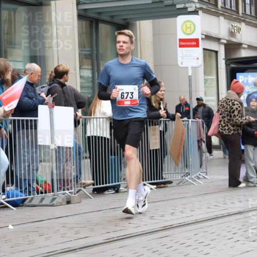 05.10.2025 - 20. swb-Marathon Bremen Strokosch-Dieckow http://msf.ph/oto/9295447 05.10.2025 12:54:28 Ziel 298, 307, 343, 508, 673, 1338, 1837, 1849, 7551, 7999, 8849, 298, 307, 343, 508, 673, 1338, 1837, 1849, 7551, 7999, 8849 meine-sportfotos.de