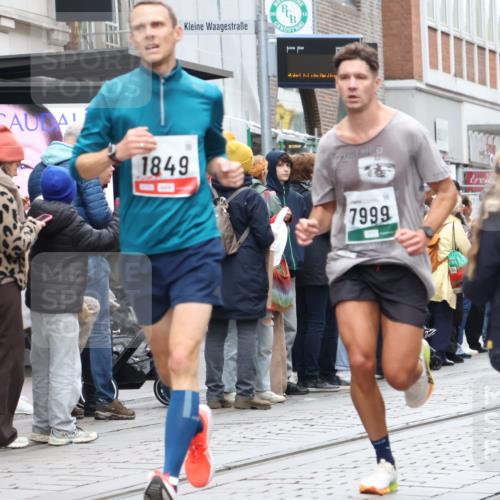 05.10.2025 - 20. swb-Marathon Bremen Strokosch-Dieckow http://msf.ph/oto/9295467 05.10.2025 12:54:37 Ziel 298, 307, 343, 508, 673, 1231, 1837, 1849, 2151, 4030, 4807, 7551, 7999, 8849, 298, 307, 343, 508, 673, 1231, 1837, 1849, 2151, 4030, 4807, 7551, 7999, 8849 meine-sportfotos.de