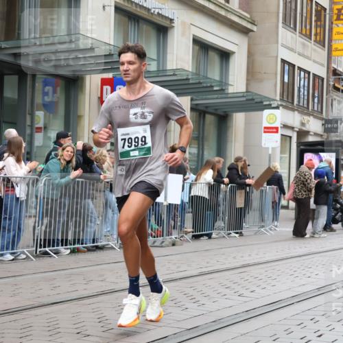 05.10.2025 - 20. swb-Marathon Bremen Strokosch-Dieckow http://msf.ph/oto/9295489 05.10.2025 12:54:40 Ziel 298, 508, 1231, 1837, 1849, 2151, 4030, 4807, 7551, 7999, 8849, 298, 508, 1231, 1837, 1849, 2151, 4030, 4807, 7551, 7999, 8849 meine-sportfotos.de