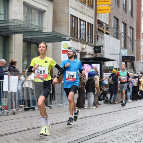 05.10.2025 - 20. swb-Marathon Bremen Strokosch-Dieckow http://msf.ph/oto/9295509 05.10.2025 12:54:46 Ziel 235, 298, 508, 1231, 2151, 4030, 4807, 7213, 7551, 7883, 8849, 235, 298, 508, 1231, 2151, 4030, 4807, 7213, 7551, 7883, 8849 meine-sportfotos.de