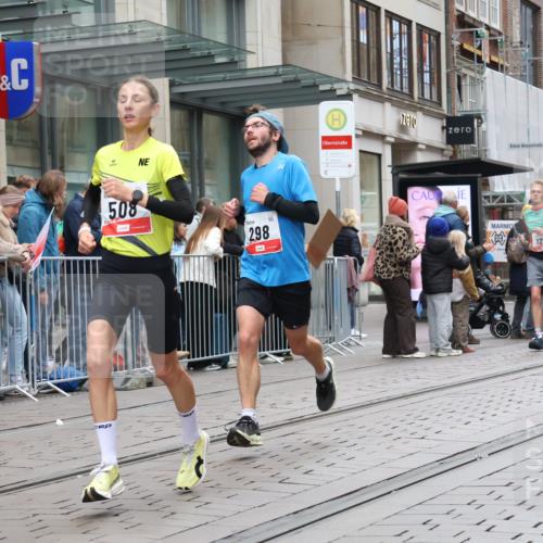 05.10.2025 - 20. swb-Marathon Bremen Strokosch-Dieckow http://msf.ph/oto/9295512 05.10.2025 12:54:46 Ziel 235, 298, 508, 1231, 2151, 4030, 4807, 7213, 7551, 7883, 8849, 235, 298, 508, 1231, 2151, 4030, 4807, 7213, 7551, 7883, 8849 meine-sportfotos.de