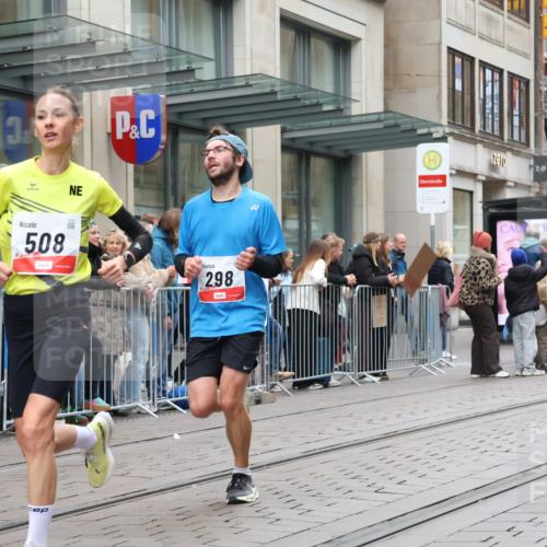 05.10.2025 - 20. swb-Marathon Bremen Strokosch-Dieckow http://msf.ph/oto/9295514 05.10.2025 12:54:47 Ziel 235, 298, 508, 1231, 2151, 4030, 4807, 7213, 7551, 7883, 8849, 235, 298, 508, 1231, 2151, 4030, 4807, 7213, 7551, 7883, 8849 meine-sportfotos.de