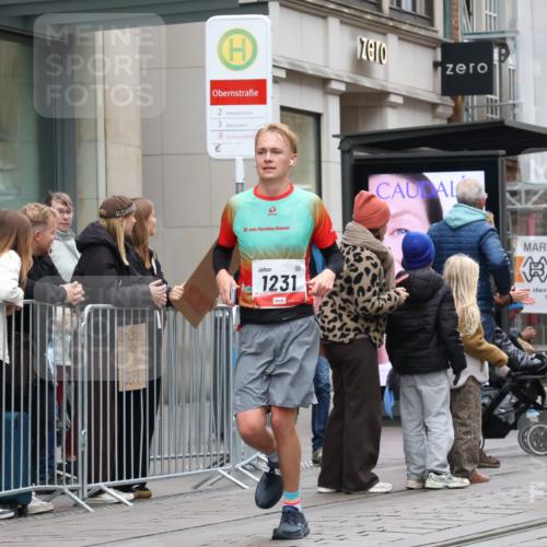 05.10.2025 - 20. swb-Marathon Bremen Strokosch-Dieckow http://msf.ph/oto/9295517 05.10.2025 12:54:48 Ziel 235, 298, 508, 1231, 2151, 4030, 4807, 7213, 7551, 7883, 8849, 235, 298, 508, 1231, 2151, 4030, 4807, 7213, 7551, 7883, 8849 meine-sportfotos.de